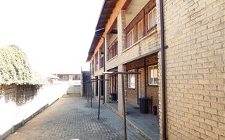 2 Bedroom Apartment in Krugersdorp Central