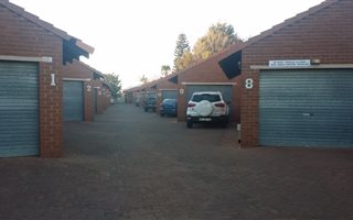 2 Bedroom Townhouse in Heuwelsig
