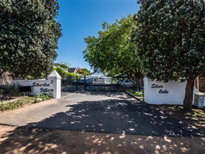 2 Bed Apartment in Wynberg Upper