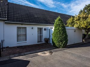 2 Bed Apartment in Wynberg Upper