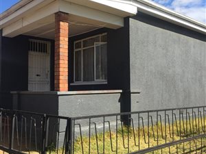6 Bed House in Kenilworth
