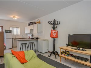 2 Bed Apartment in Klein Welgevonden