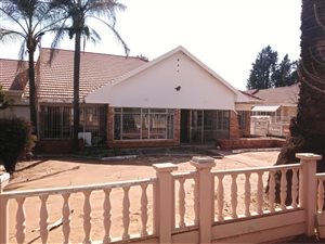 3 Bed House in Roosheuwel