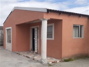 10 Bed House in Philippi