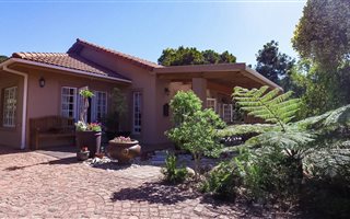 4 Bedroom House in Meedingsride