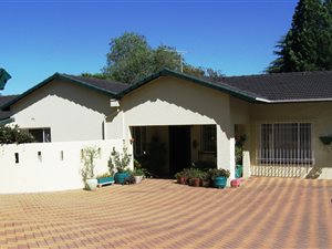 5 Bed House in Beverley Gardens
