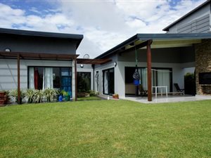 4 Bed House in Palm Lakes Estate