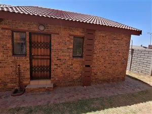 2 Bed Apartment in Olievenhoutbosch