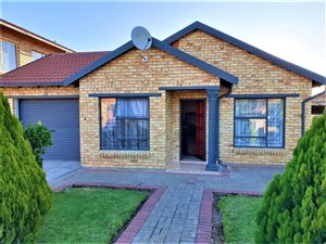 3 Bed House in Mandela View