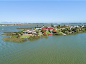 5 Bed House in Zeekoevlei