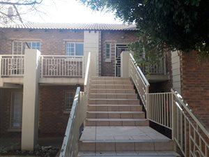 2 Bed Flat in Mooikloof Ridge