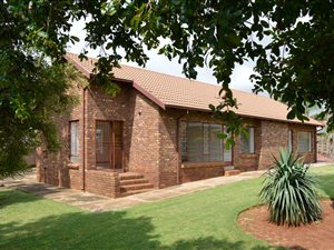 3 Bed House in Heuweloord