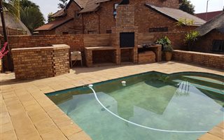 4 Bedroom House in Doornpoort and surrounds