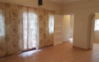 Bachelor apartment in Hillcrest Central