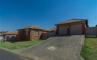 3 Bedroom House in Thatch Hill Estate