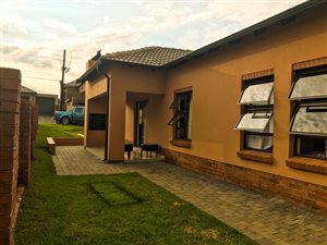 3 Bed House in Clayville