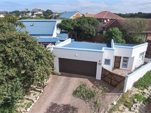 6 Bed House in West Bank