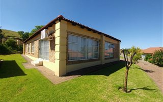 3 Bedroom Townhouse in Signal Hill