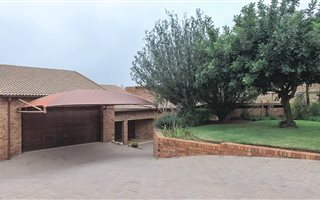 5 Bedroom House in Noordheuwel
