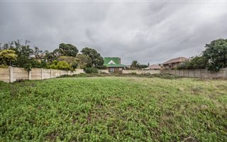 828 m² Land available in Bay View
