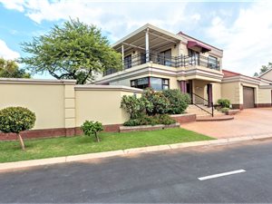 3 Bed Cluster in Van Riebeeck Park