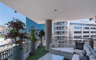 2 Bedroom Apartment in Foreshore