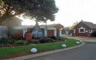 2 Bedroom Simplex in Glen Marais