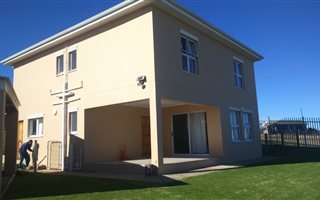4 Bedroom House in Oatlands North