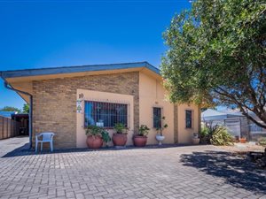 5 Bed House in Labiance