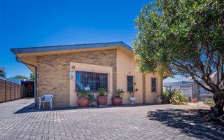 5 Bedroom House in Labiance