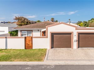 4 Bed House in Melkbosstrand