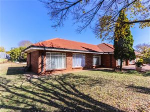 4 Bed House in Three Rivers East