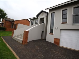 3 Bedroom House in Rietvalleirand