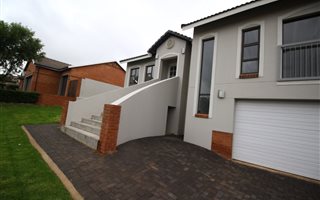 3 Bedroom House in Rietvalleirand