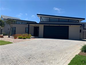 5 Bed House in Oubaai and surrounds