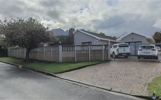 4 Bedroom House in Land en Zeezicht