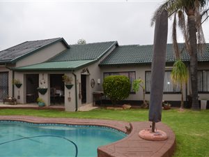 4 Bed House in Dan Pienaarville