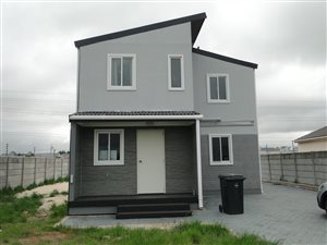 4 Bed House in Stratford Green
