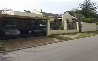 3 Bedroom House in Edgemead