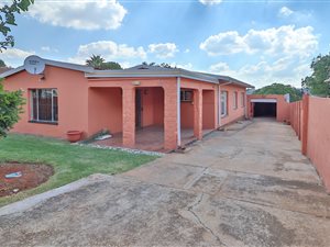 4 Bed House in Triomf
