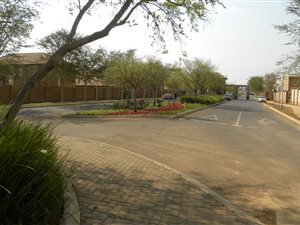 2 Bed House in Hazeldean (Silverlakes Surroundings)