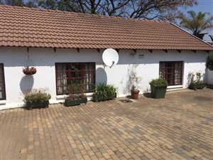 2 Bed Garden Cottage in Craighall Park