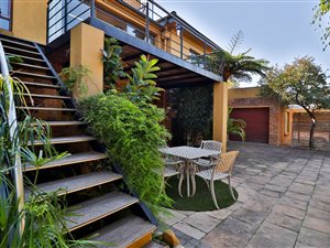 6 Bed House in Roundhay