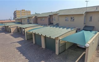 3 Bedroom Duplex in Aston Manor