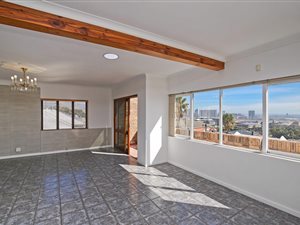6 Bed House in Walmer Estate