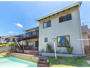 3 Bed House in Carrington Heights