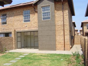 3 Bed Townhouse in Hazeldean (Silverlakes Surroundings)