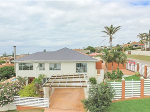 4 Bed House in Jeffreys Bay