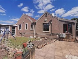 3 Bed House in Pinelands