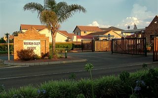 2 Bedroom Townhouse in Rooihuiskraal North